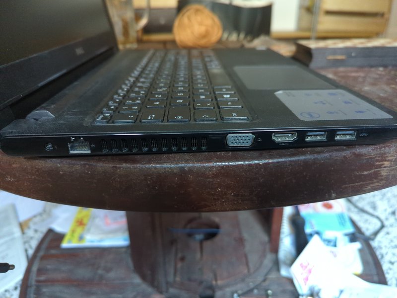 Dell vostro 3568 côté alimentation